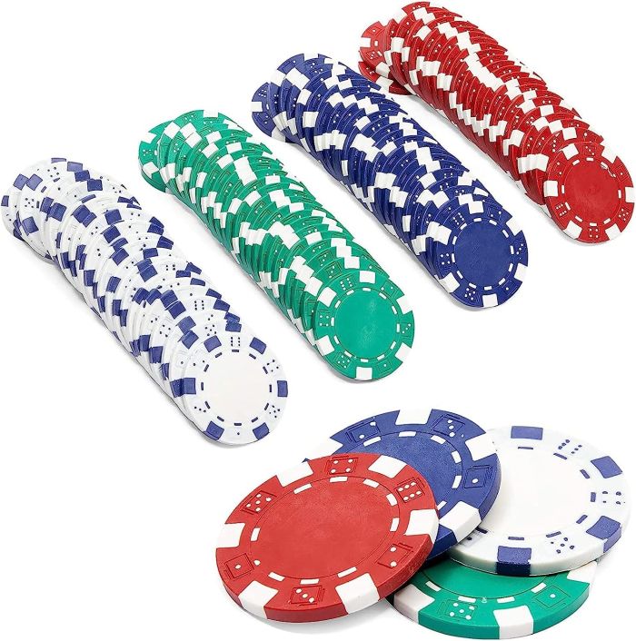 Okuna Outpost Professional Poker Chip Set for Casino Card Games (4 Colors, 100 Pieces)